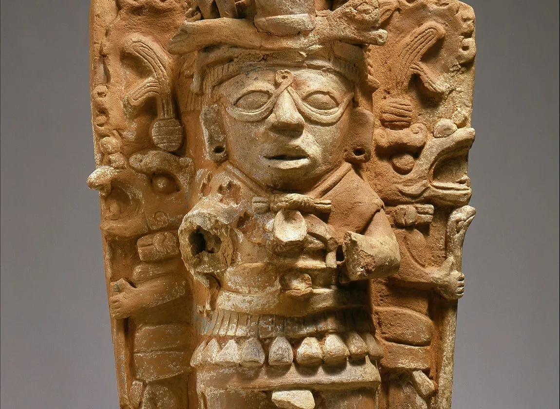 Andean censer of ceramic with human figure